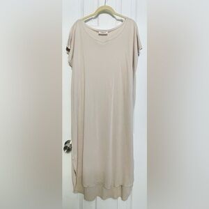 NWOT Short Sleeve Round Hem Dress